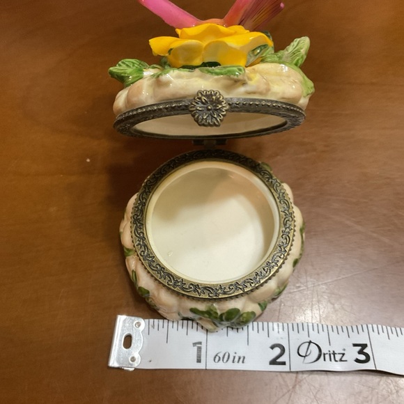 Porcelain Butterfly, Flower Trinket, Pill, Jewelry Box. Still Has Original Tag. - Picture 8 of 9